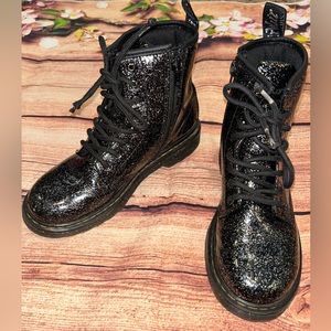 Dr martens combat boot